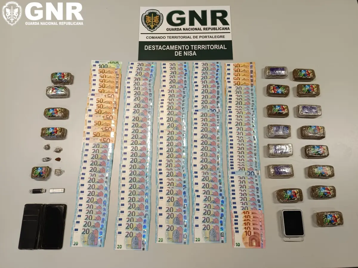 GNR deteve traficante e apreendeu haxixe e dinheiro, em Castelo de Vide.