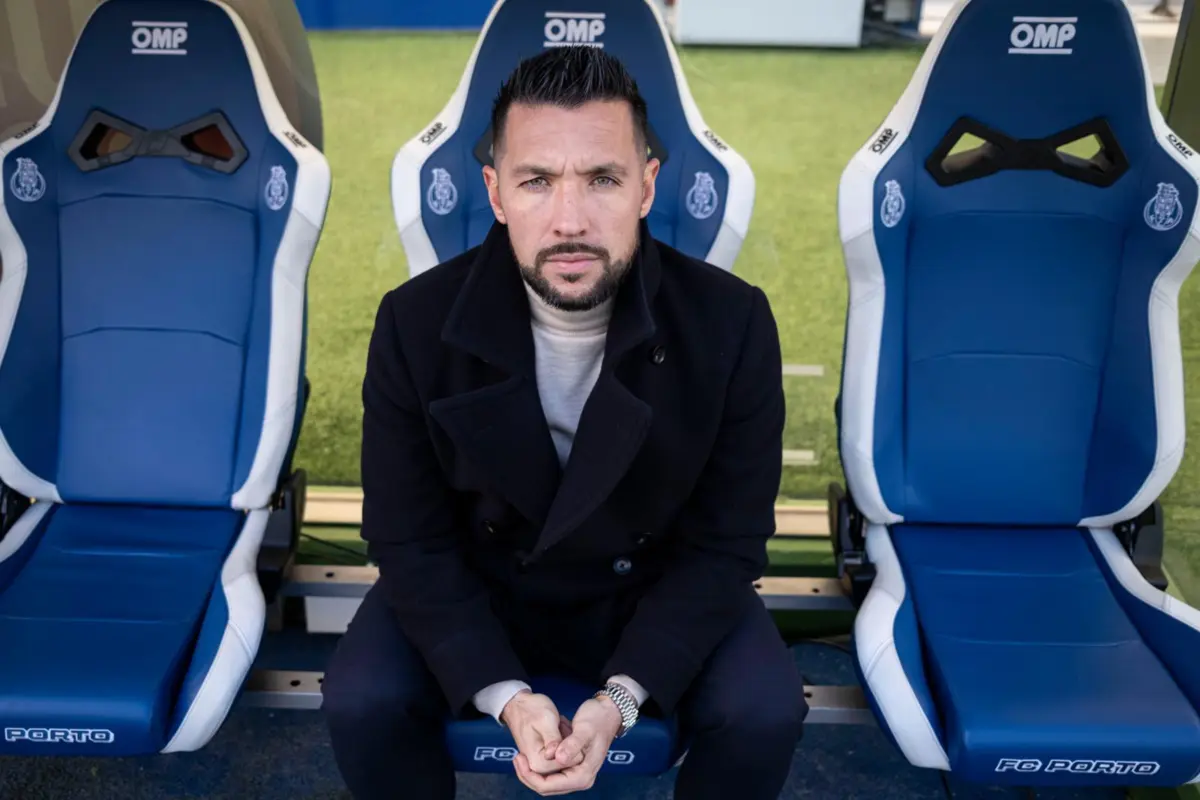 Farioli tem contrato com o F. C. Porto até 2027