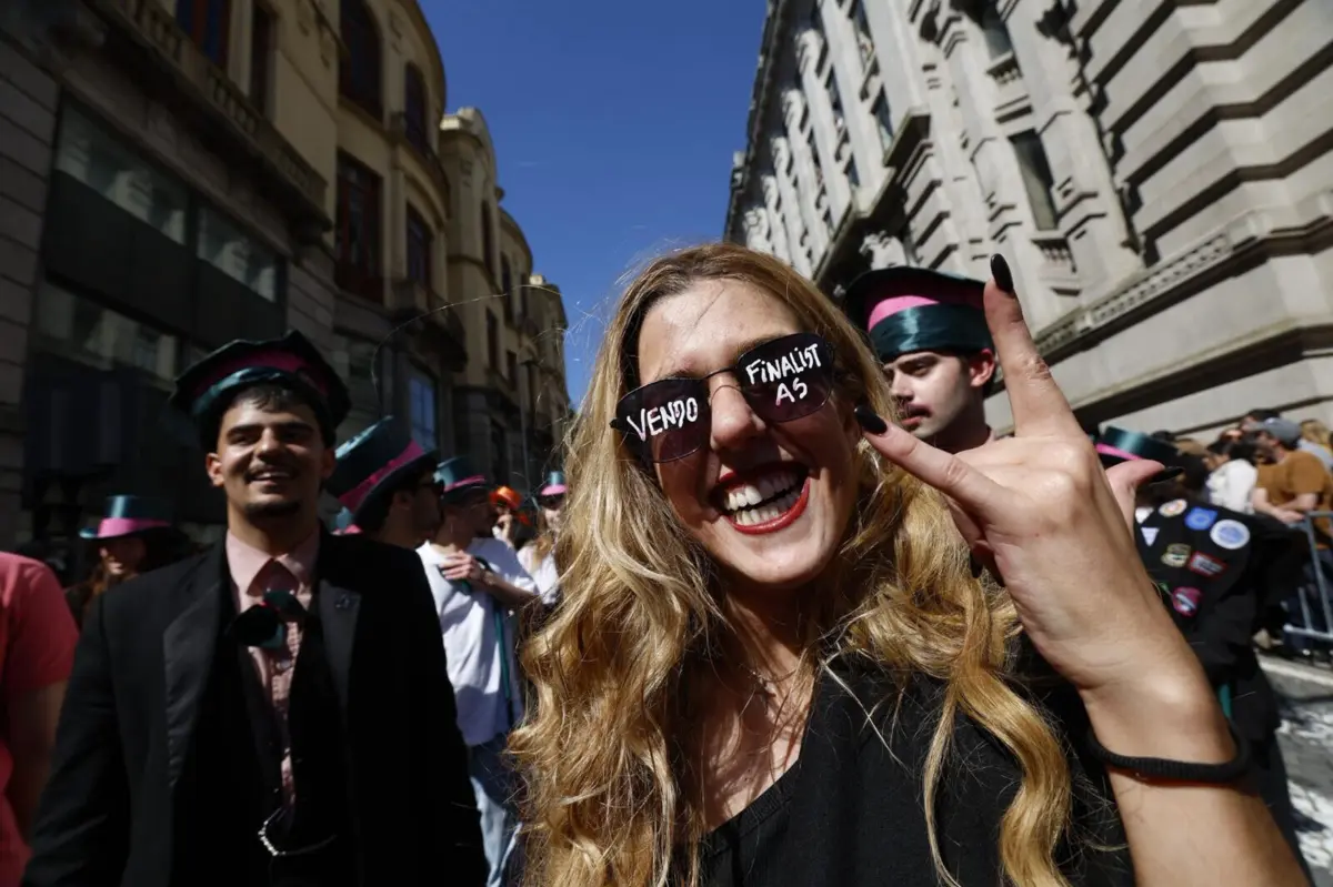 Imagem de contexto do artigo Vídeo: milhares de estudantes no Cortejo da Queima das Fitas do Porto