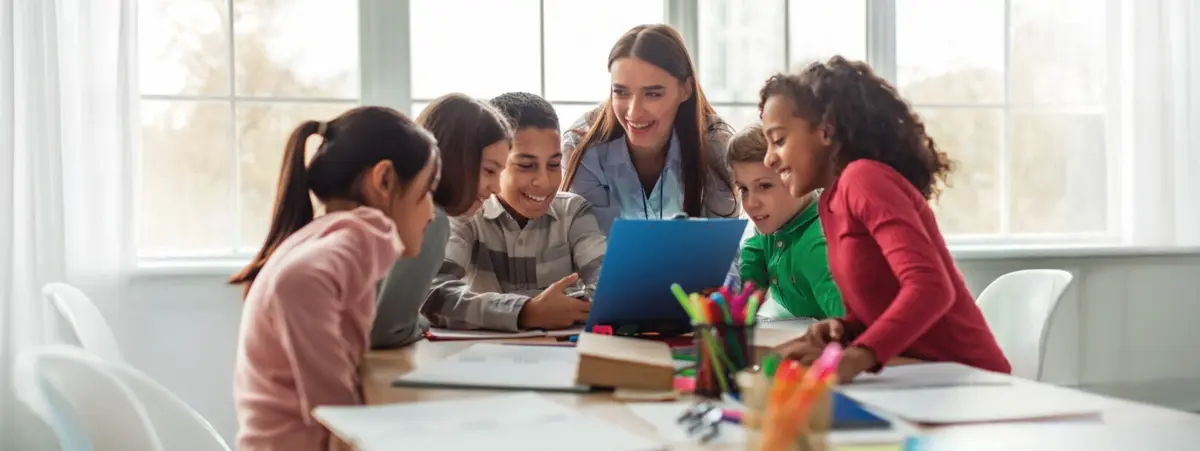 Educação para todos" é a nova bolsa de mérito do JN, Staples e Opticalia
