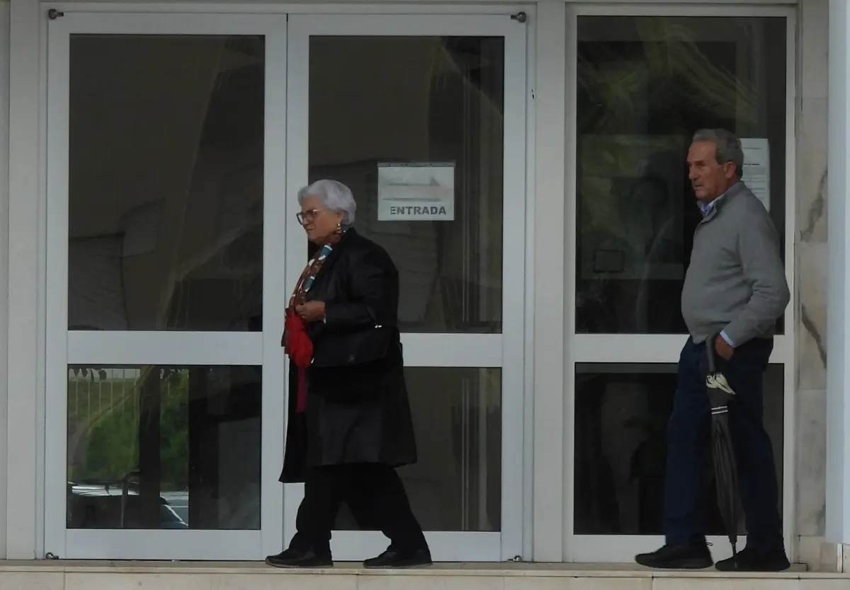 O casal, Teresa e Secundino Azevedo, donos do restaurante onde se realizou o comício