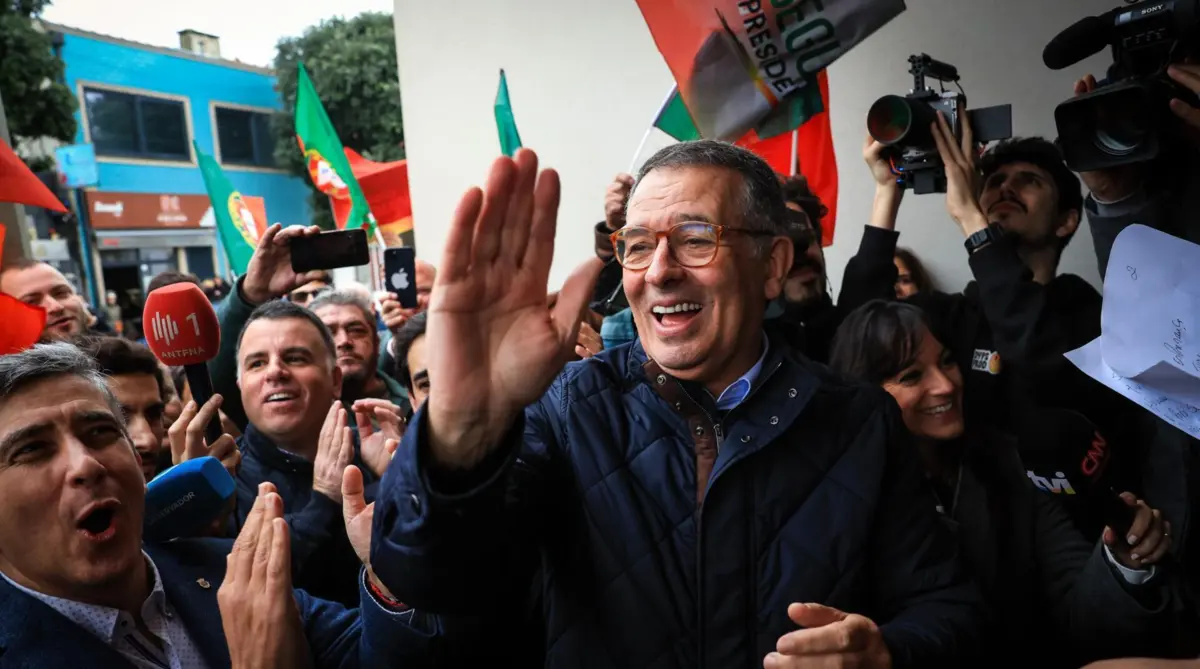 Imagem de contexto do artigo Sondagem diária: Seguro reforça liderança mas ainda está em empate técnico com Cotrim e Ventura. Almirante e Marques Mendes afundam