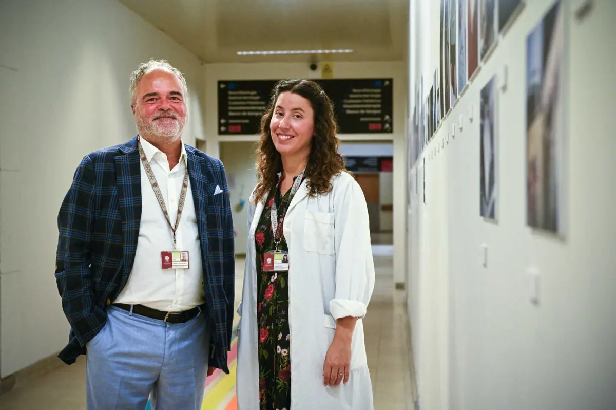 Eduardo Carqueja e Ana Raquel Martinho são psicólogos na área dos cuidados paliativos do Hospital de São João, no Porto