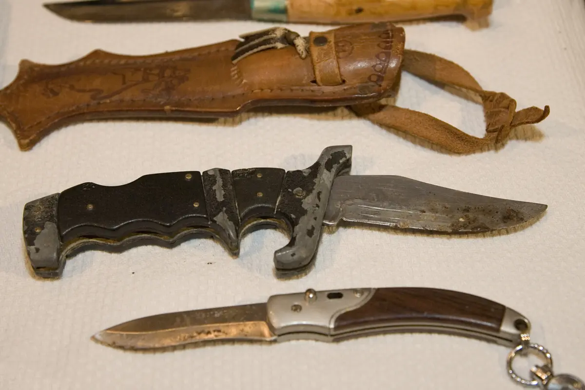 Já as armas de fogo apreendidas, desceram para 2520 no ano passado