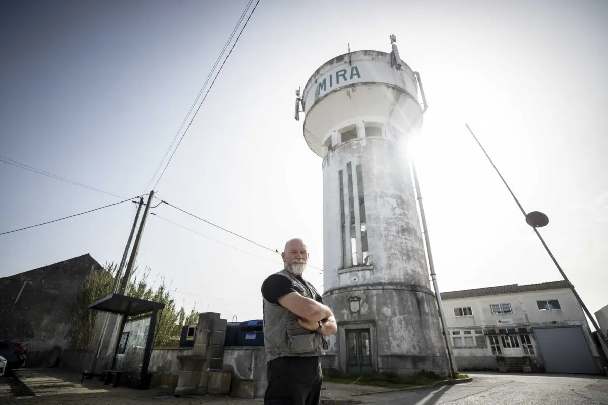 João Milheiro junto ao degradado depósito de água de Mira