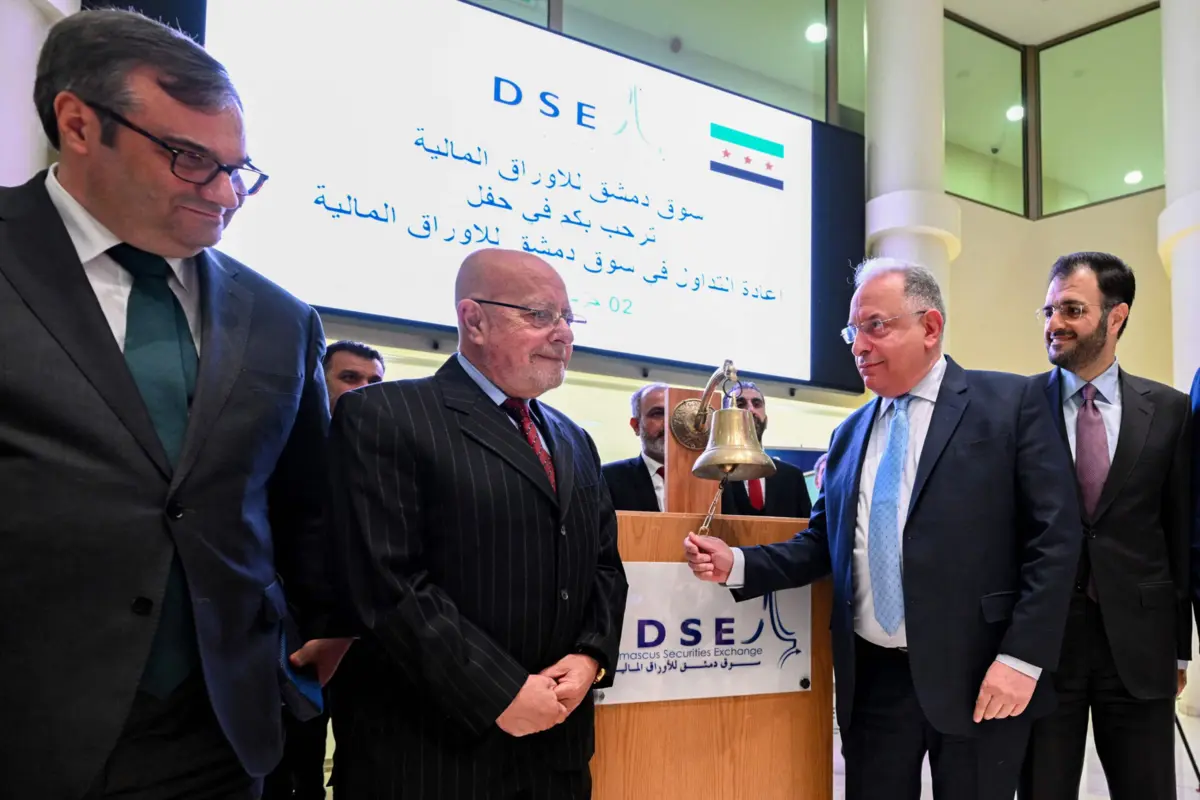 olsa de Valores de Damasco reabre seis meses após queda do regime de Assad