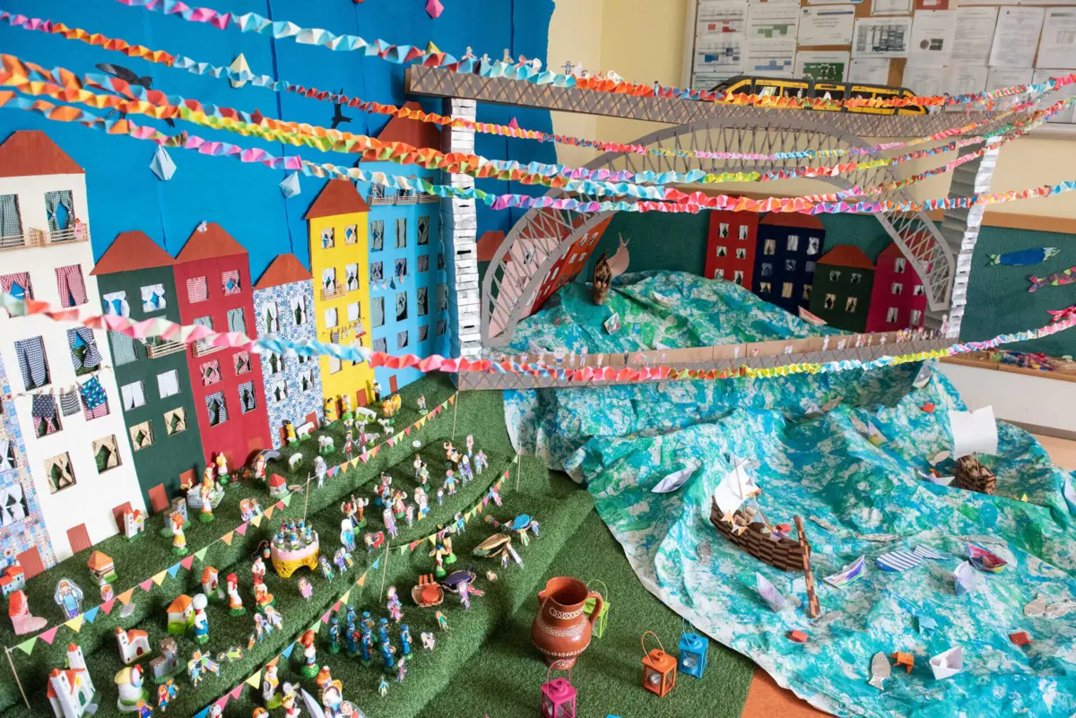 Cascata recria zona da Ribeira do Porto