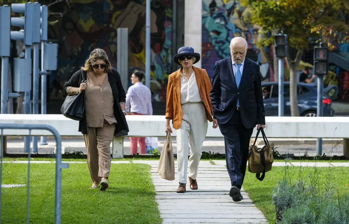 Susana Quintas (à esquerda na imagem), madrasta da psicóloga Joana Amaral Dias
