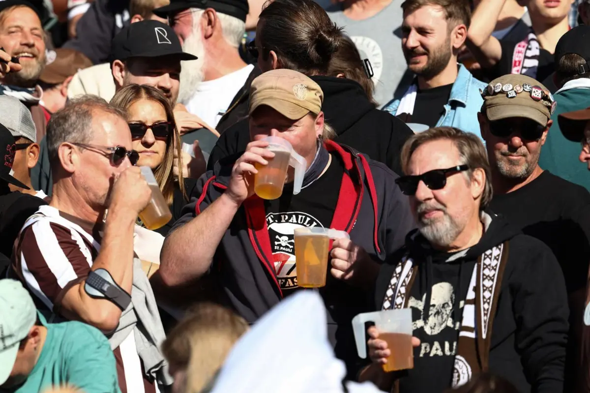 Adeptos poderão vir a beber cerveja nos estádios portugueses como na Alemanha