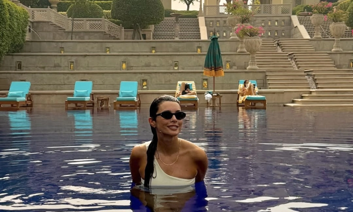 Entre cores intensas e sorrisos locais, Maria Cerqueira Gomes vive dias de descoberta na Índia