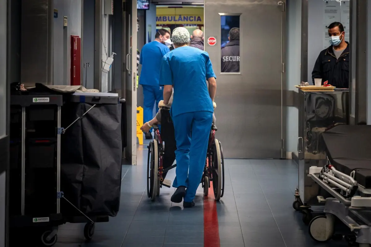 O interesse por Medicina e Enfermagem caiu em metade dos países da OCDE entre 2018 e 2022.