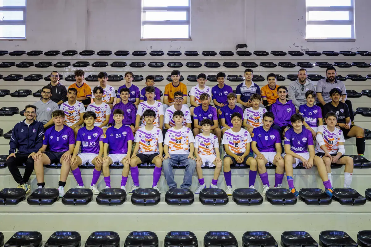 Contacto tem 120 atletas de futsal na formação