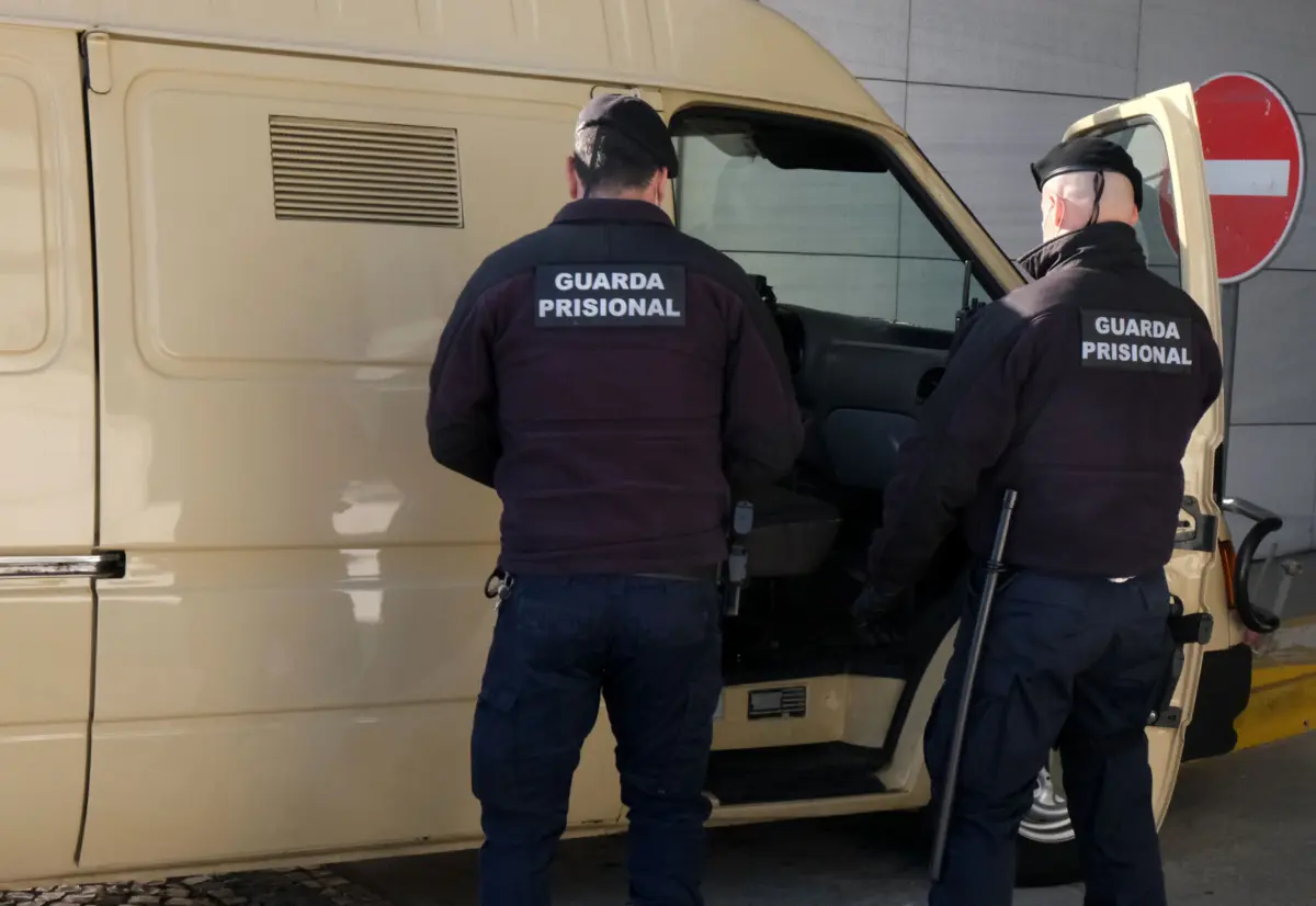 Imagem de contexto do artigo Guardas prisionais alertam para riscos nas prisões devido à falta de efetivo