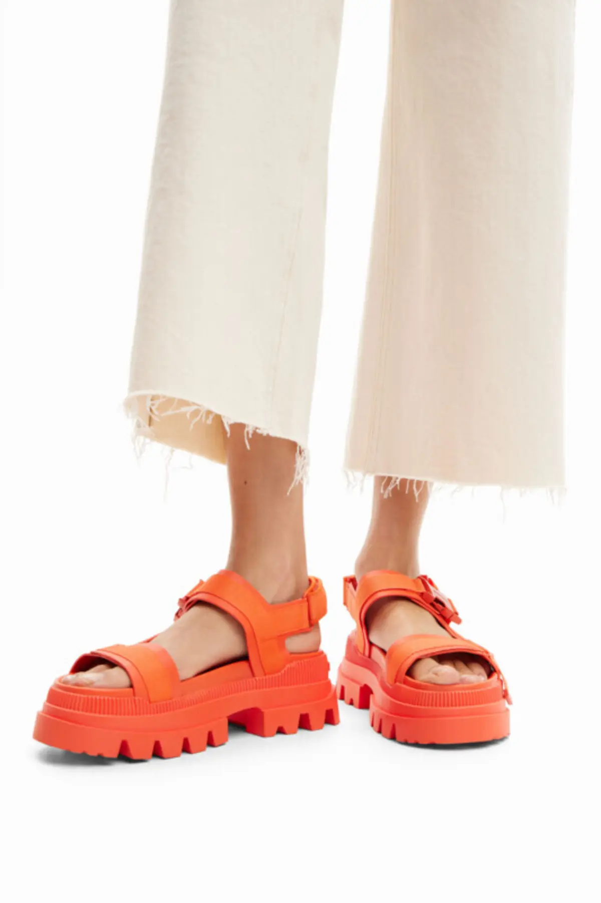 DESIGUAL
Sandálias chunky plataforma
62,86 euros