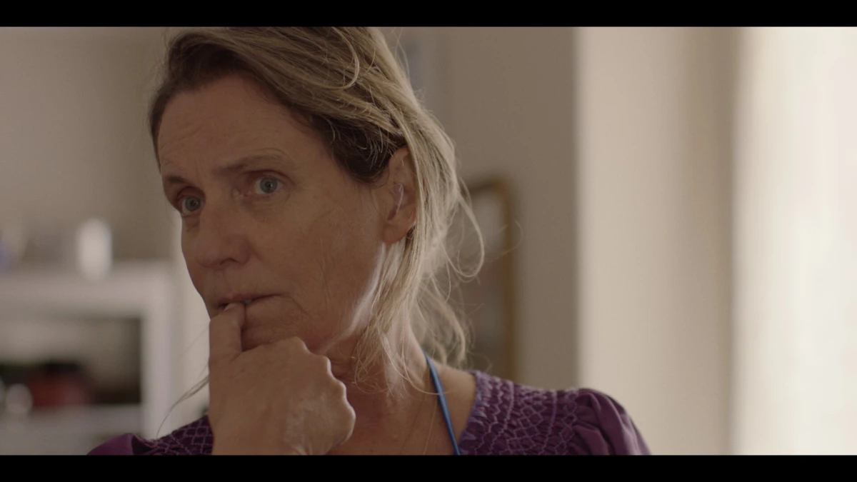 Atriz Leonor Silveira interpreta Madalena, uma vítima de violência doméstica na nova série da RTP1 "Casa-Abrigo"