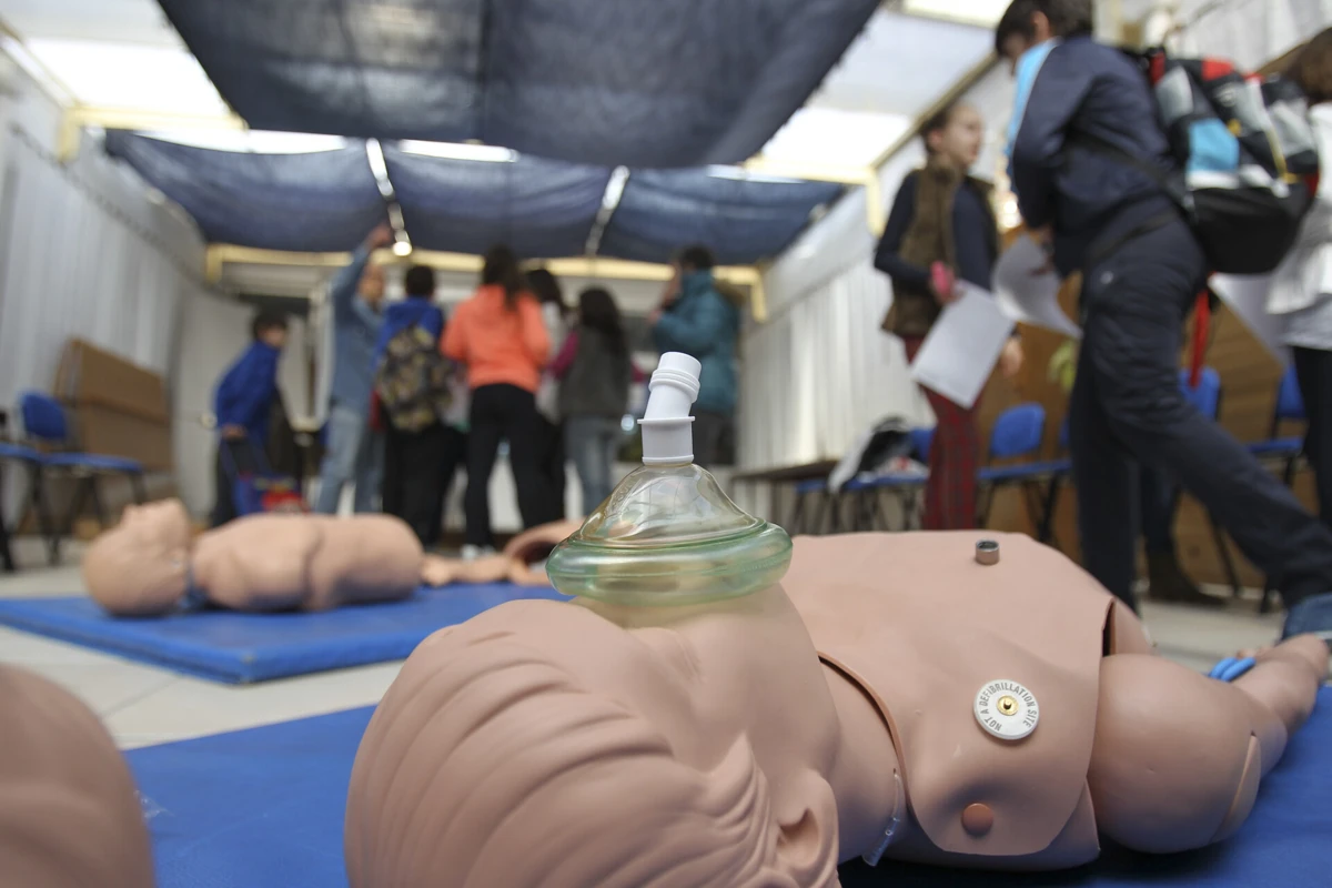 Imagem de contexto do artigo Jovens no 10.º ano vão ter formação em suporte básico de vida e primeiros socorros