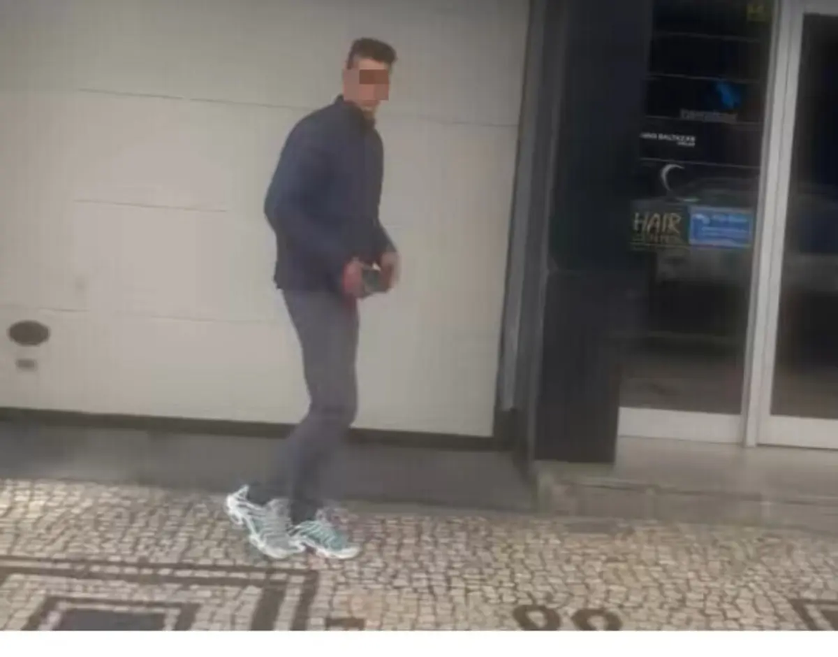 Suspeito à saída do Tribunal do Bolhão