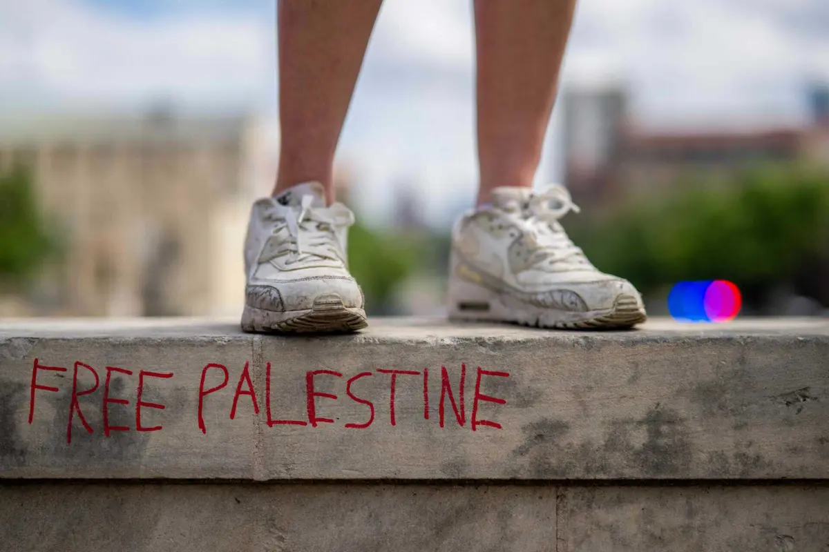 Universidade irlandesa impõe multa de 214 mil euros a protesto estudantil pró-Palestina