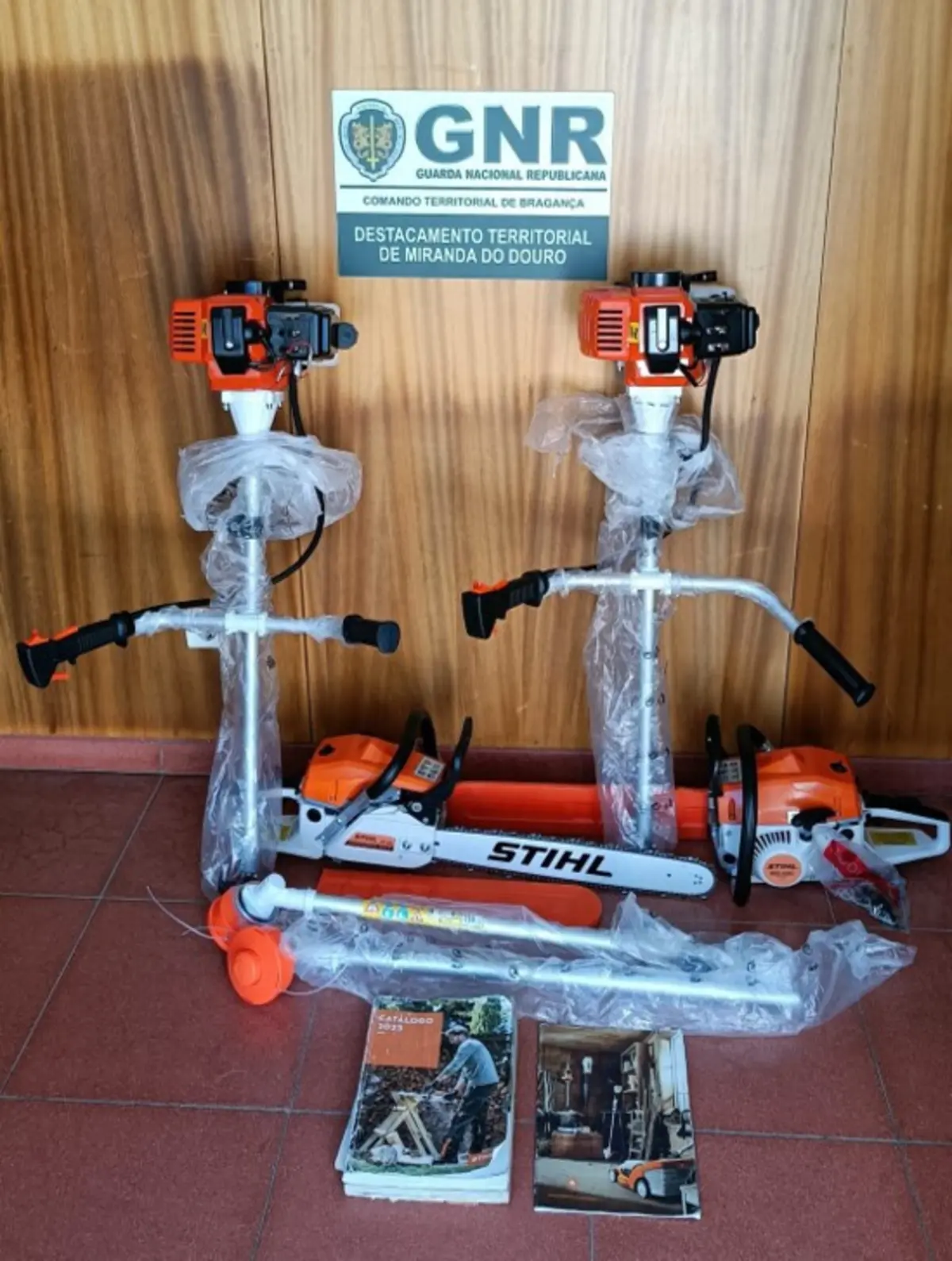 Máquinas contrafeitas apreendidas pela GNR
