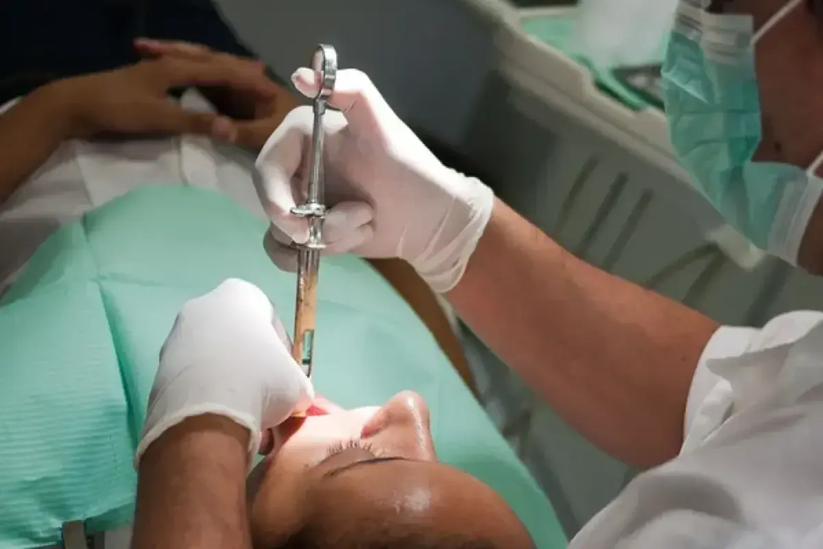 Atos médicos eram praticados por pessoas sem habilitação