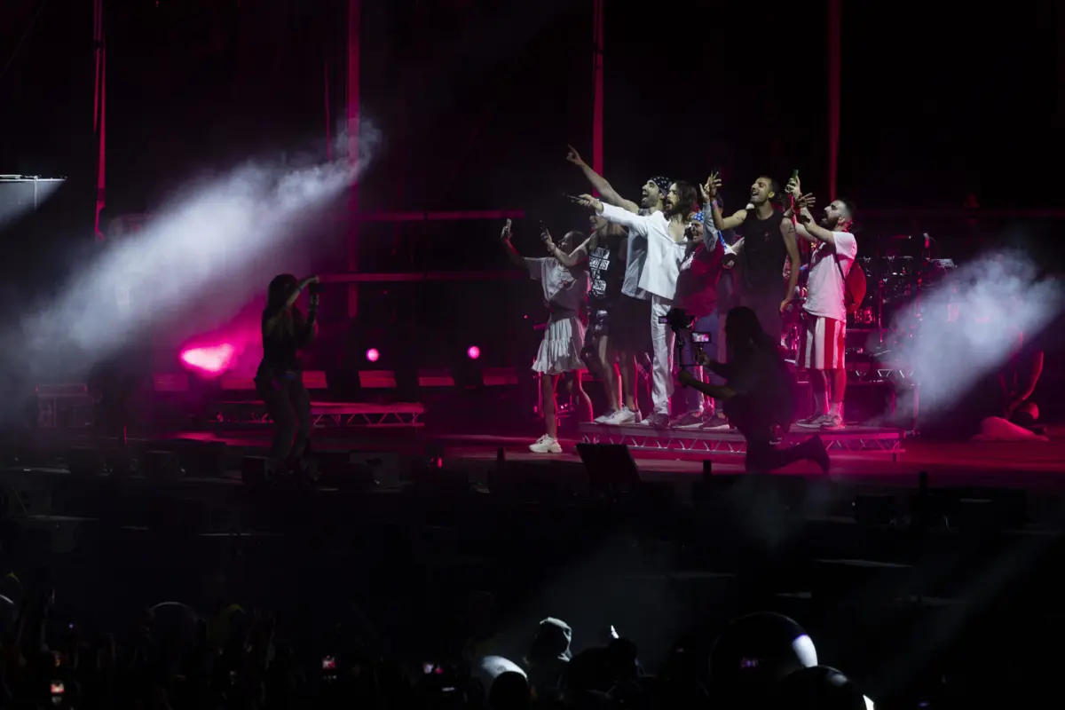 Imagem de contexto do artigo Imagens: houve chuva no mar e a onda cresceu para ouvir Thirty Seconds to Mars