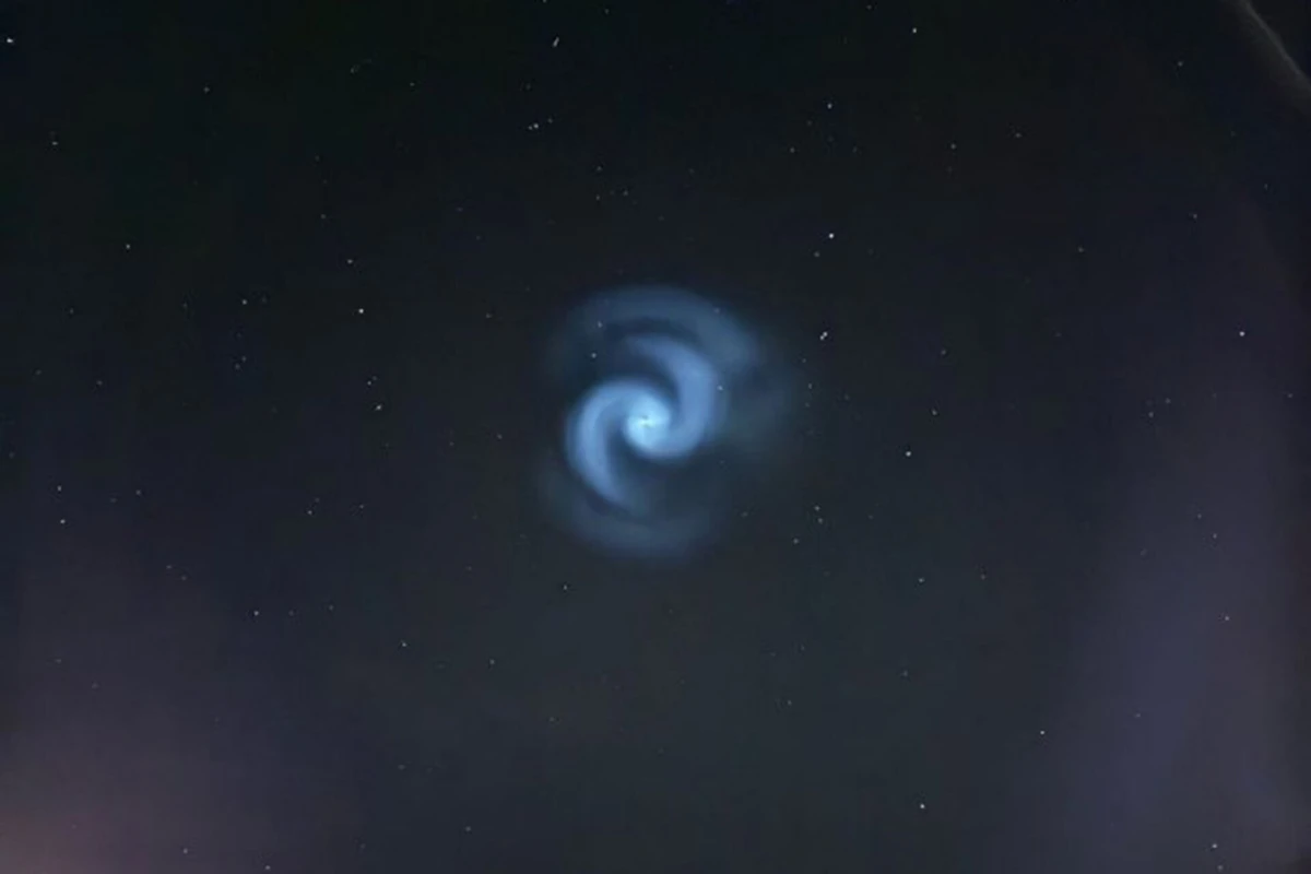 Imagem de contexto do artigo Espiral azul surpreende no céu de Portugal e outros países europeus