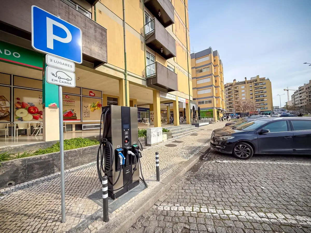 Imagem de contexto do artigo Câmara de São João da Madeira instala 28 carregadores elétricos para automóveis