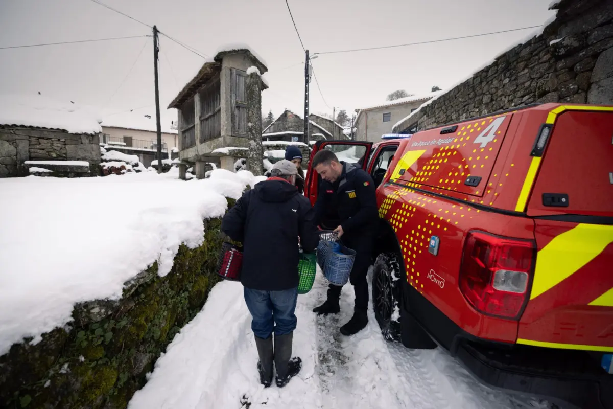 Imagem de contexto do artigo Bombeiros ajudam a entregar refeições nas aldeias de Vila Pouca de Aguiar