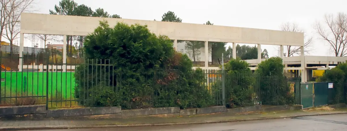 Obra foi suspensa pela falência do empreiteiro