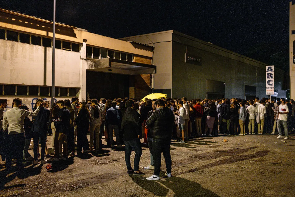 A agressão ocorreu no exterior da discoteca "Via Rápida"