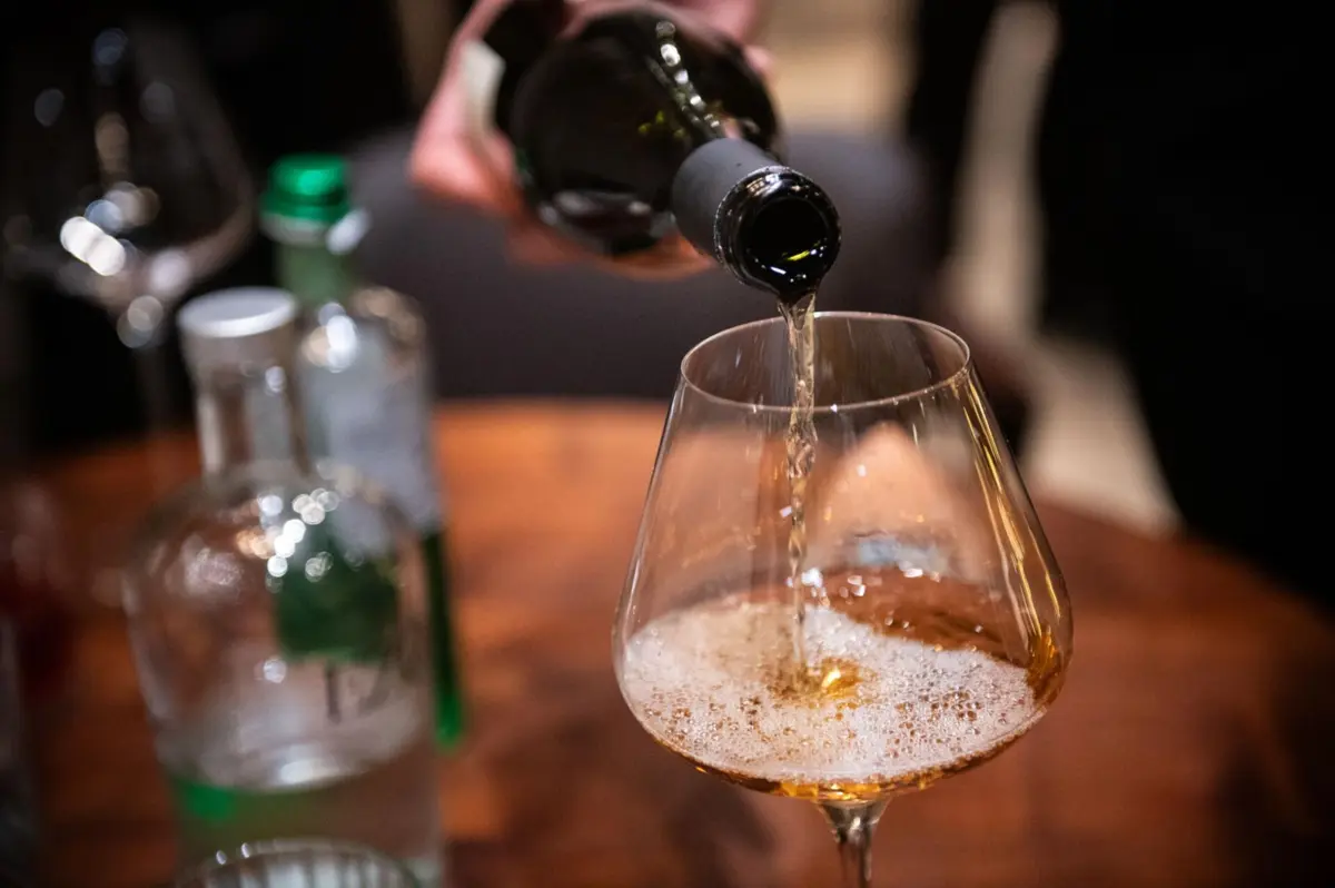 Porto, 27/11/2025 - Restaurante EZO, de gastronomia Georgiana, na Rua da Meditação nº39.
Villa Mosavali, vinho georgiano.
(André Rolo)