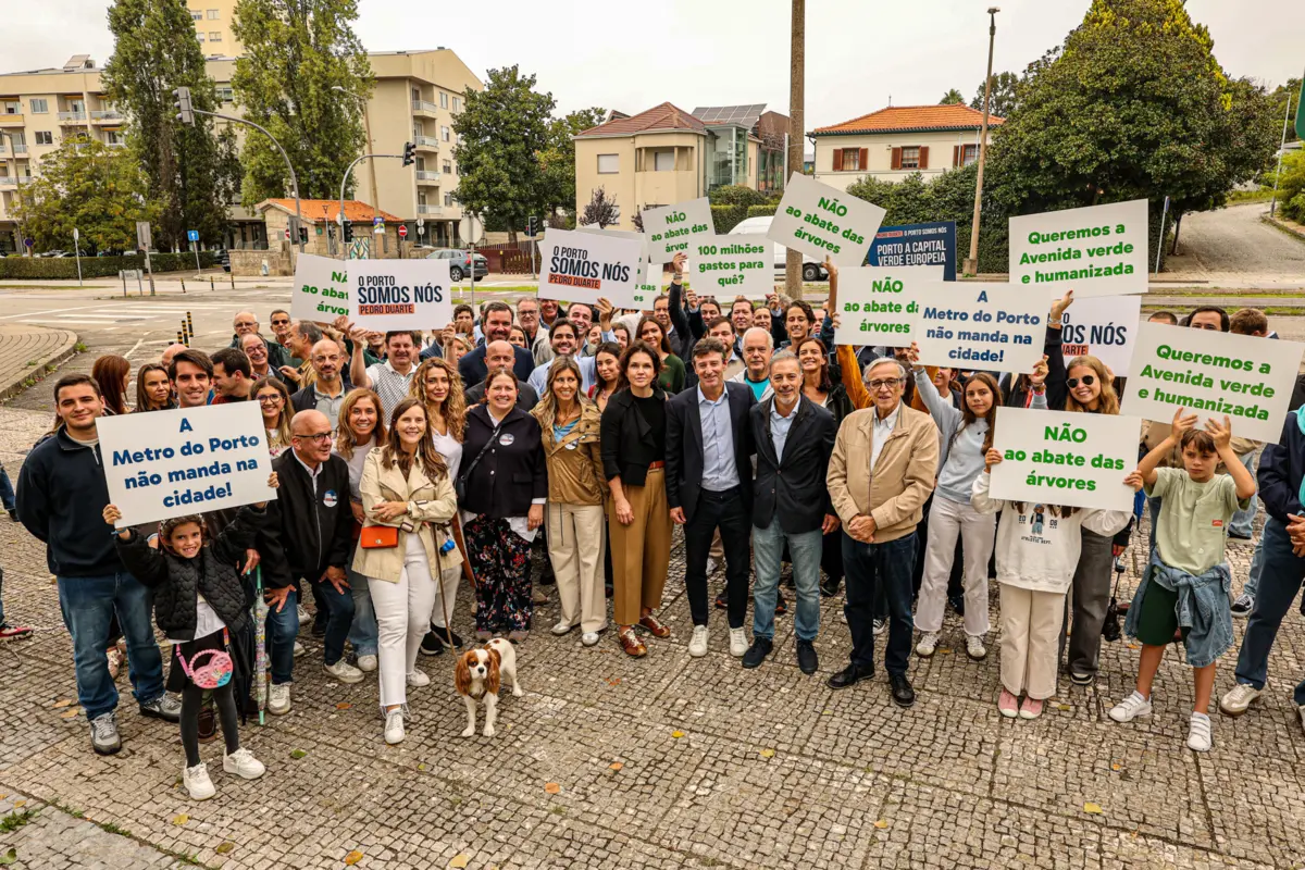 Pedro Duarte acompanhado pela comitiva