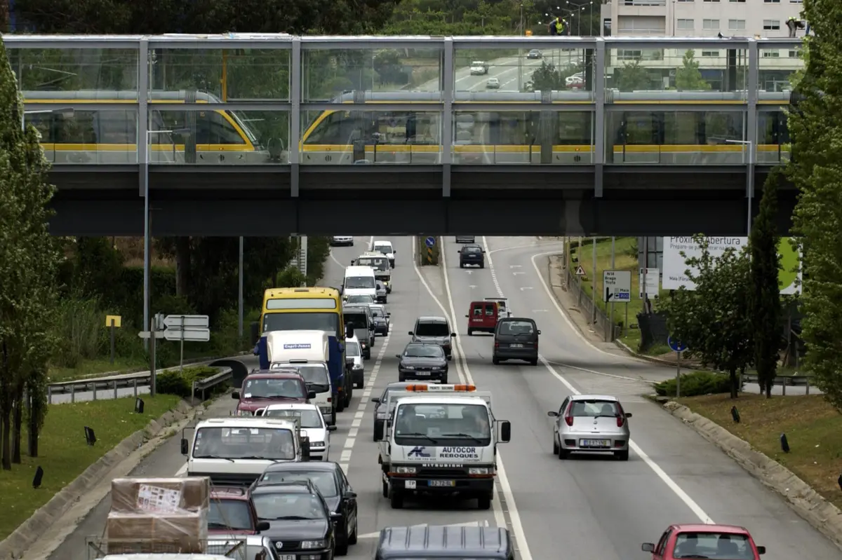 Estrada Nacional 14 funciona como barreira que divide o centro da cidade da Maia