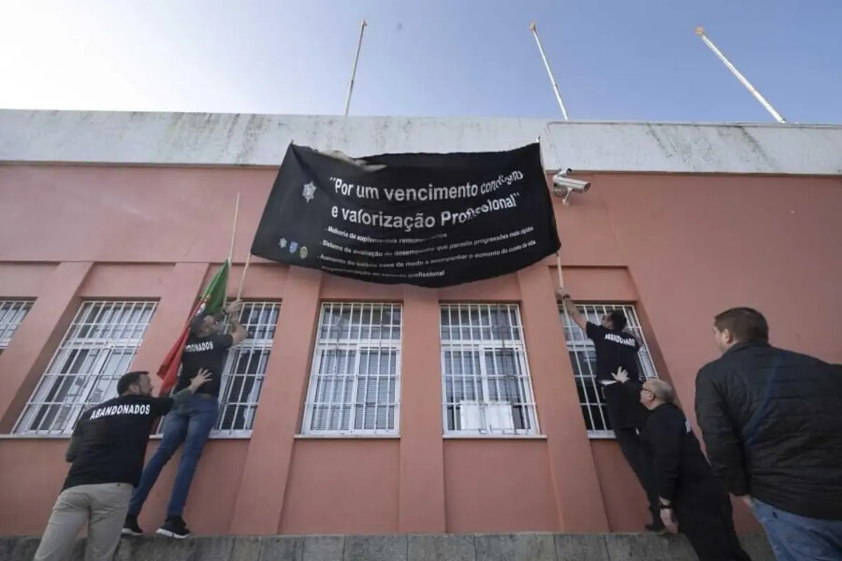 Guardas prisionais protagonizaram um primeiro protesto no final de janeiro, em frente à cadeia do Porto