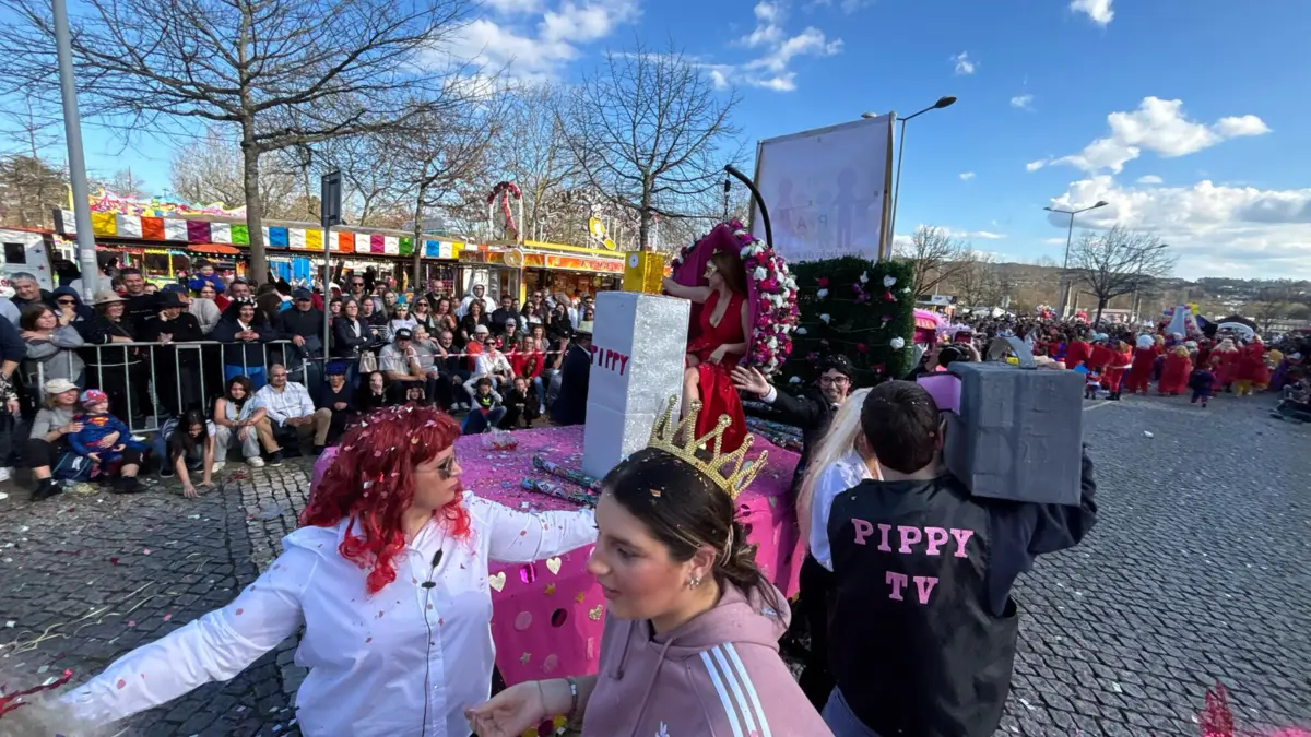 Desfile foi carregado de crítica social