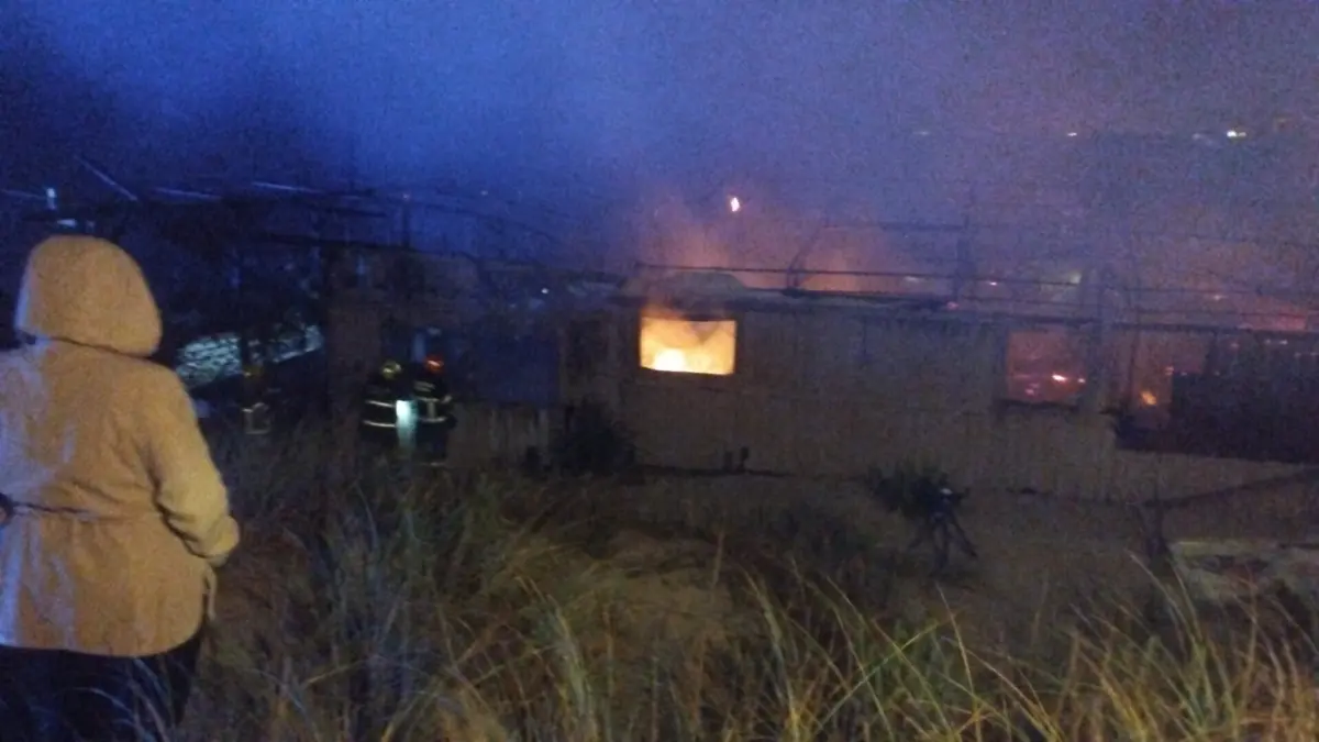 Dezenas de operacionais no combate às chamas