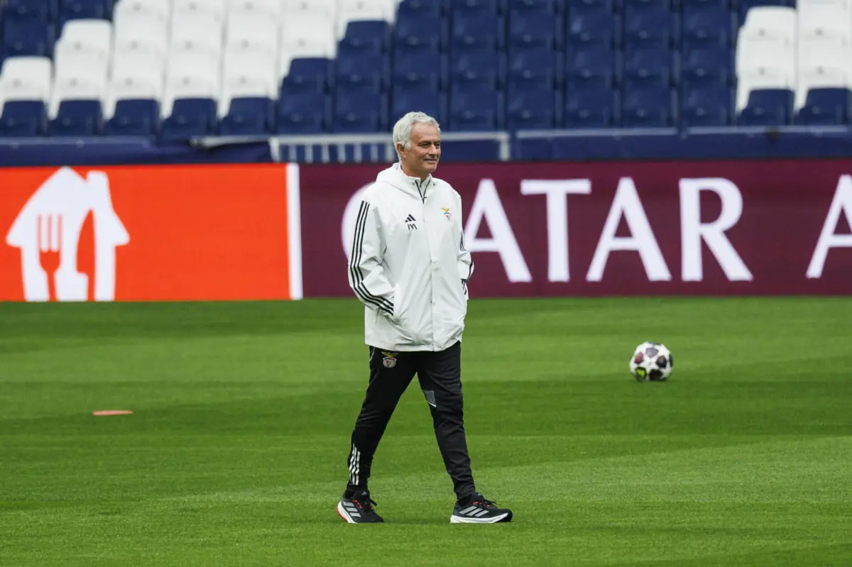 Pela primeira vez desde 2013, Mourinho volta ao Bernabéu mas não poderá estar no banco