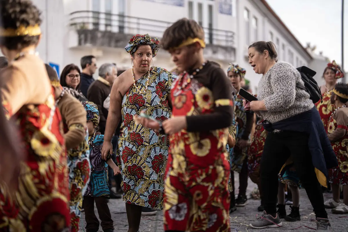 Grupo do Centro Social de Casal Comba desfilou com caras pintadas e trajes tribais