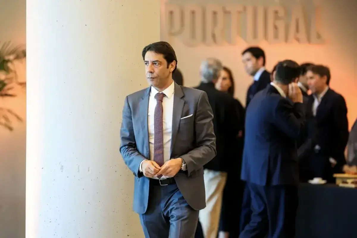 Rui Costa encontrou-se com Bruno Lage no centro de treinos do Seixal