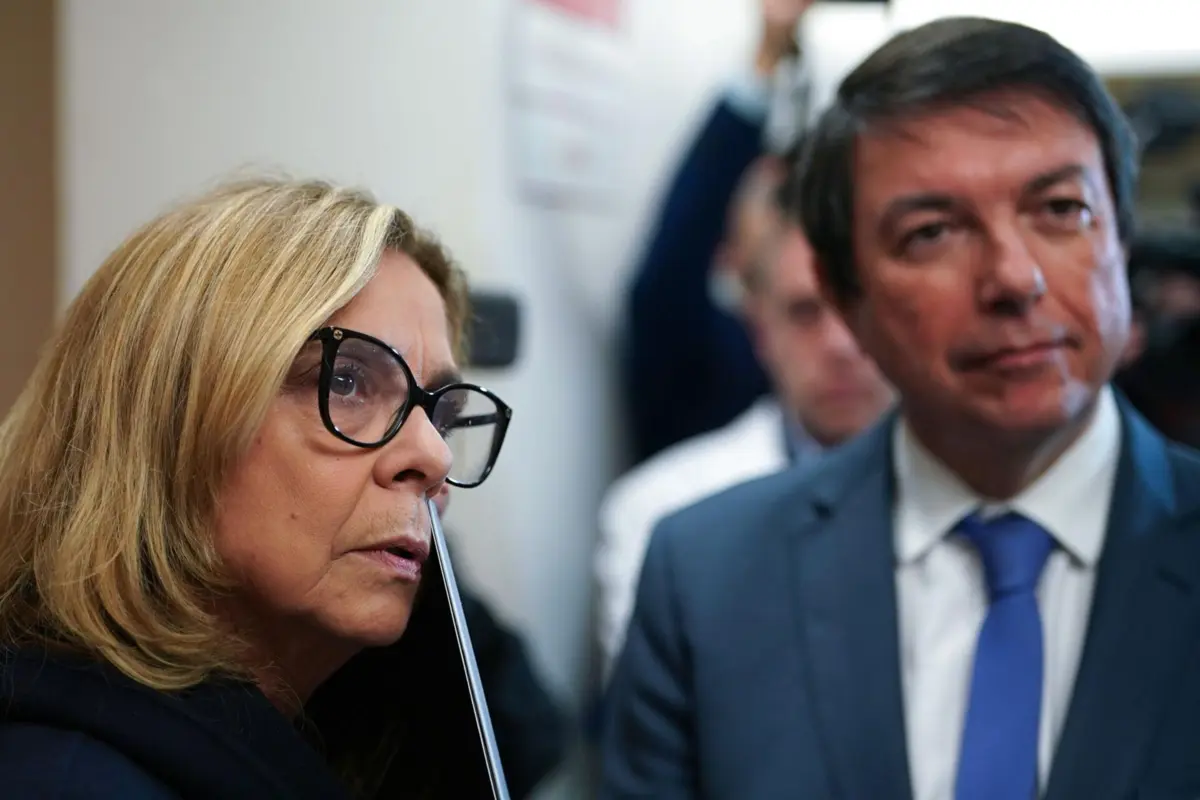 A ministra da Saúde, Ana Paula Almeida, e o diretor-executivo do SNS, Álvaro Almeida