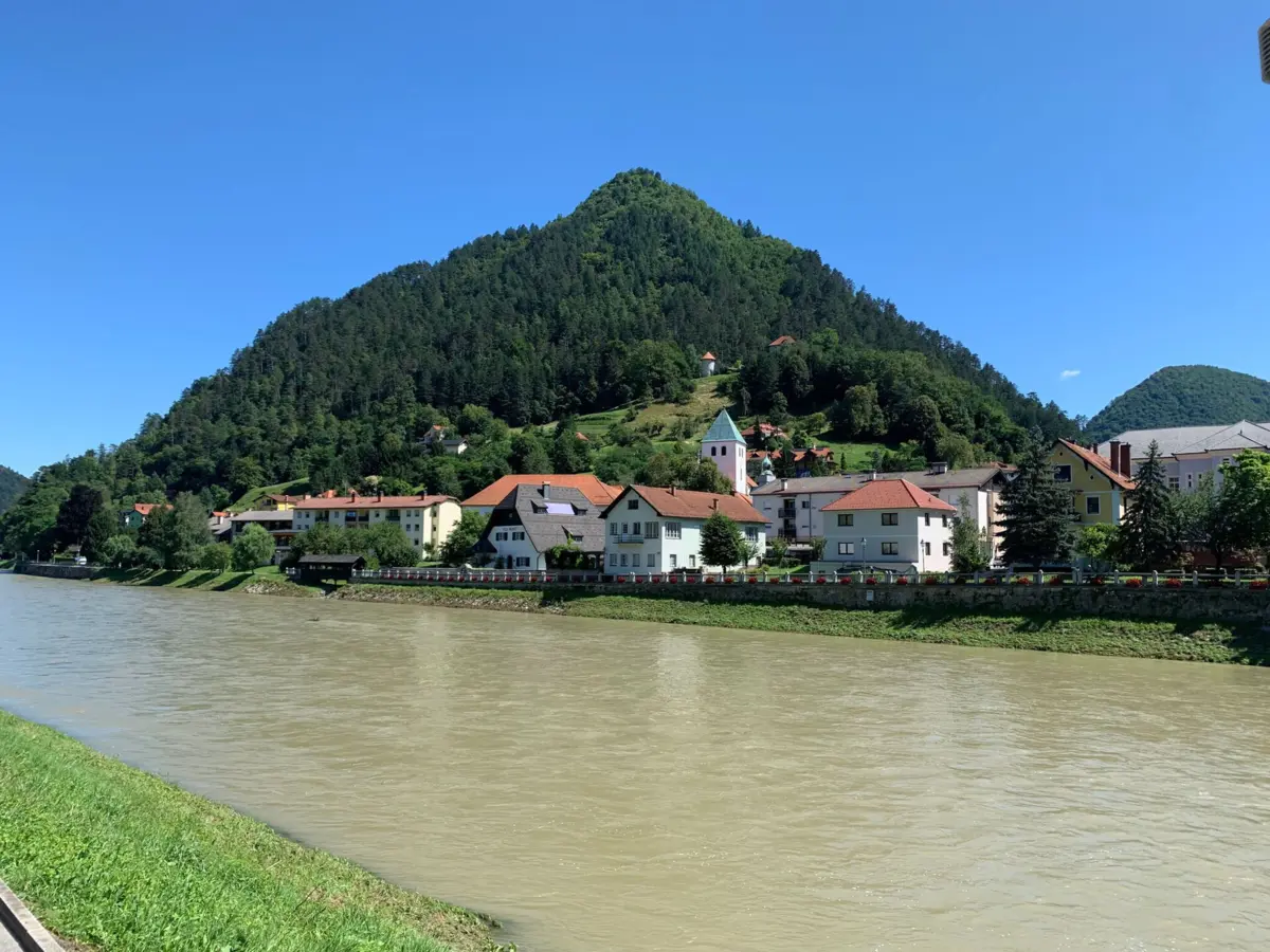 Contacto com a natureza e a vista para as várias montanhas é uma das atrações de Celje, onde hoje joga o Vitória de Guimarães