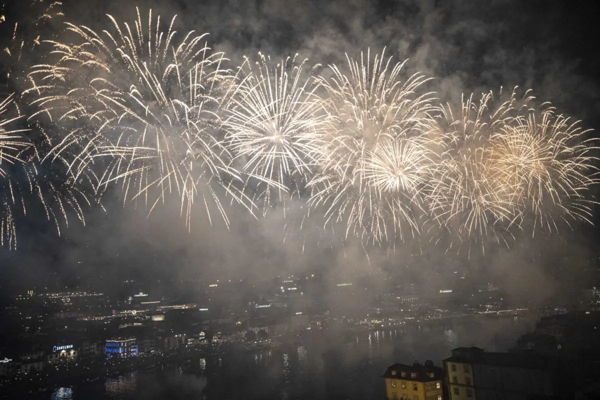 Fogo na noitada de S. João, de Gaia e do Porto