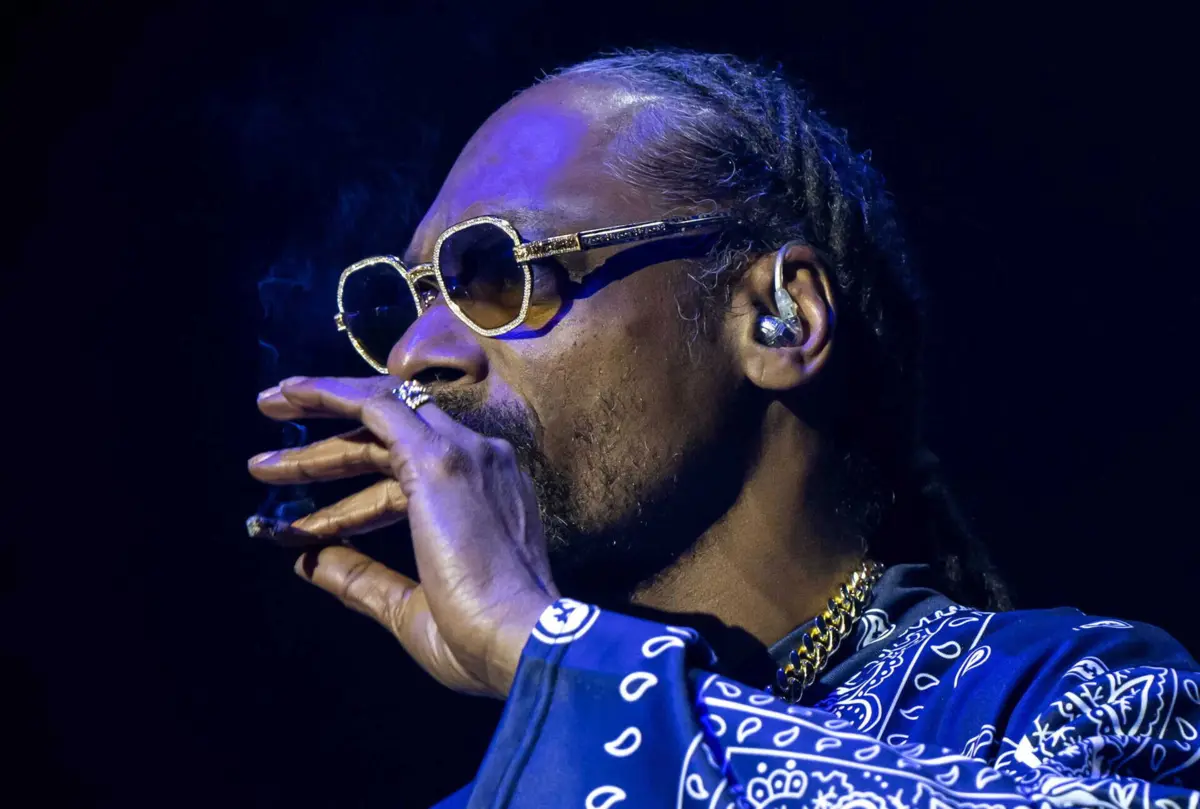 Snoop Dogg conta que fumava 80 "charros" por dia