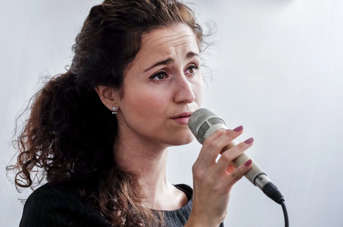 Imagem de contexto do artigo Cantora portuguesa Maria Mendes nomeada para um Grammy