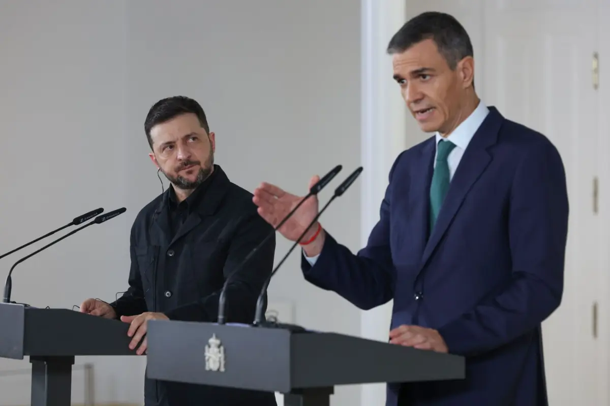O primeiro-ministro espanhol, Pedro Sánchez, com o presidente da Ucrânia, Volodymyr Zelensky