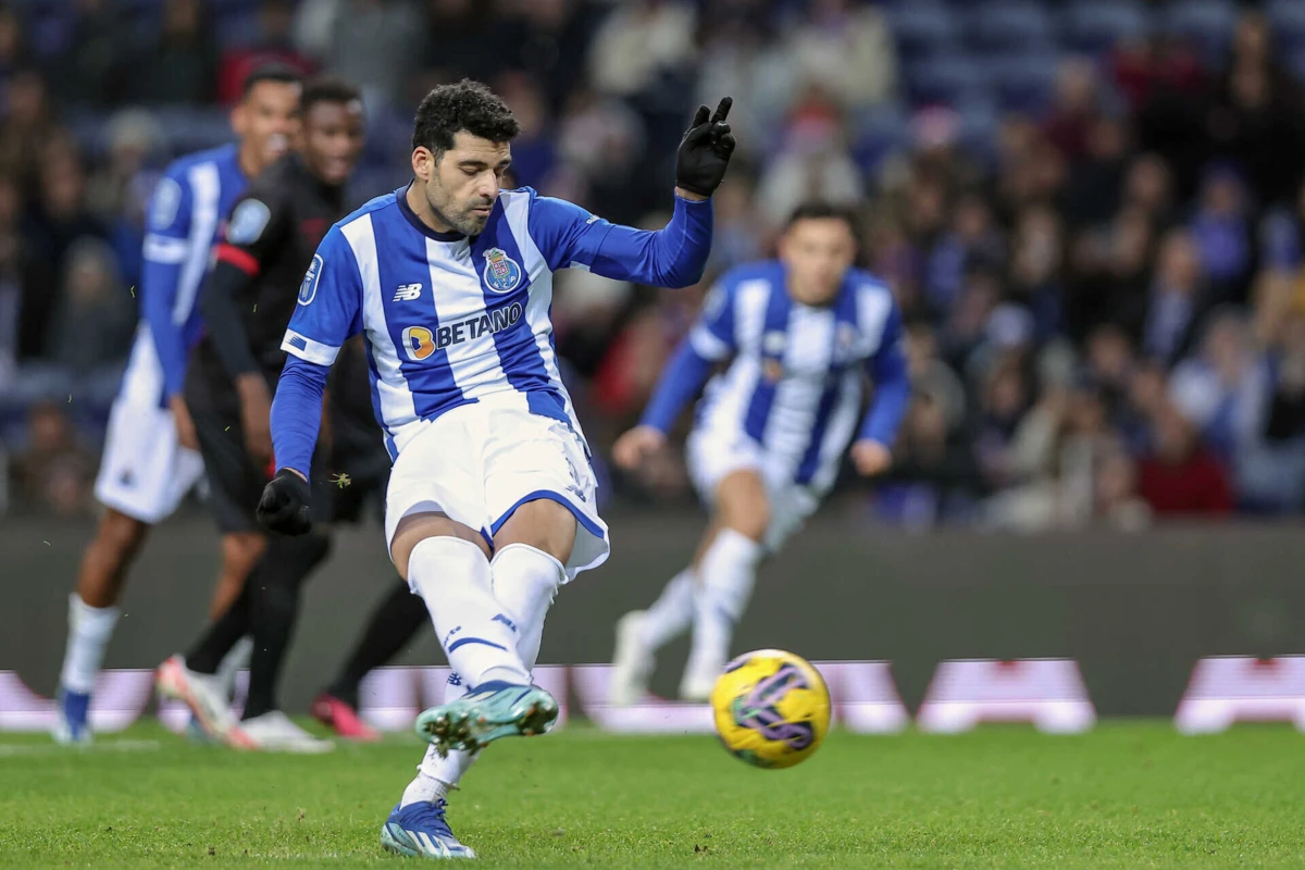 Mehdi Taremi encontra-se ao serviço da seleção iraniana para competir na Taça Asiática