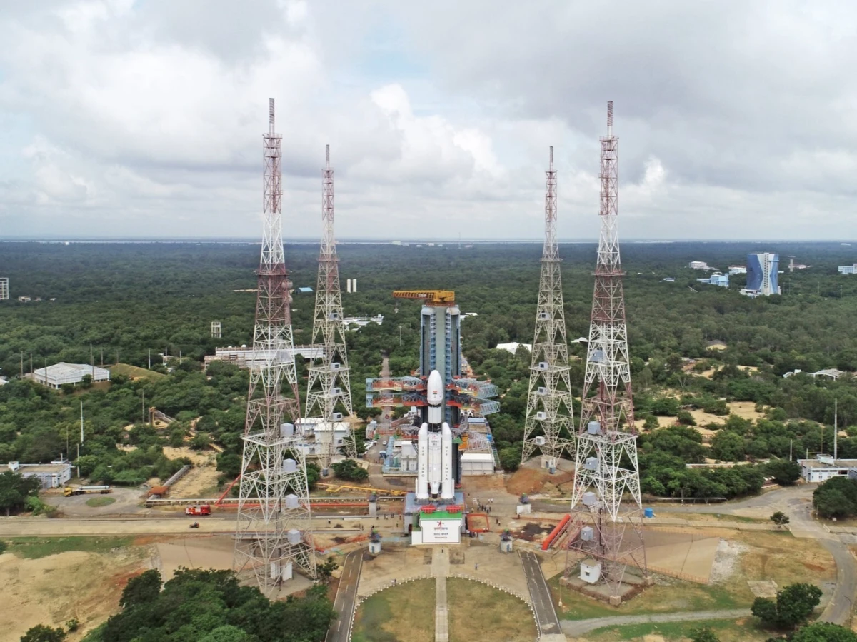 O foguetão LVM3-M5 transportará o satélite CMS-03, com 4,4 toneladas