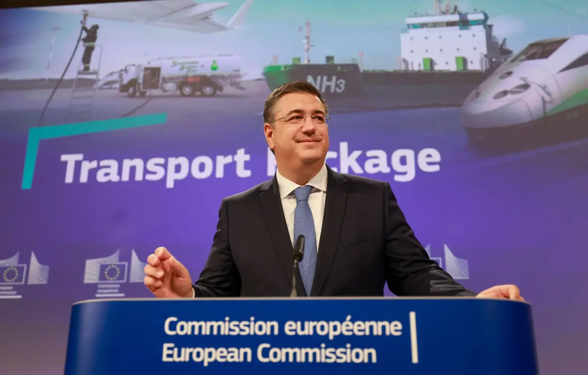 O comissário europeu dos Transportes, Apostolos Tzitzikostas