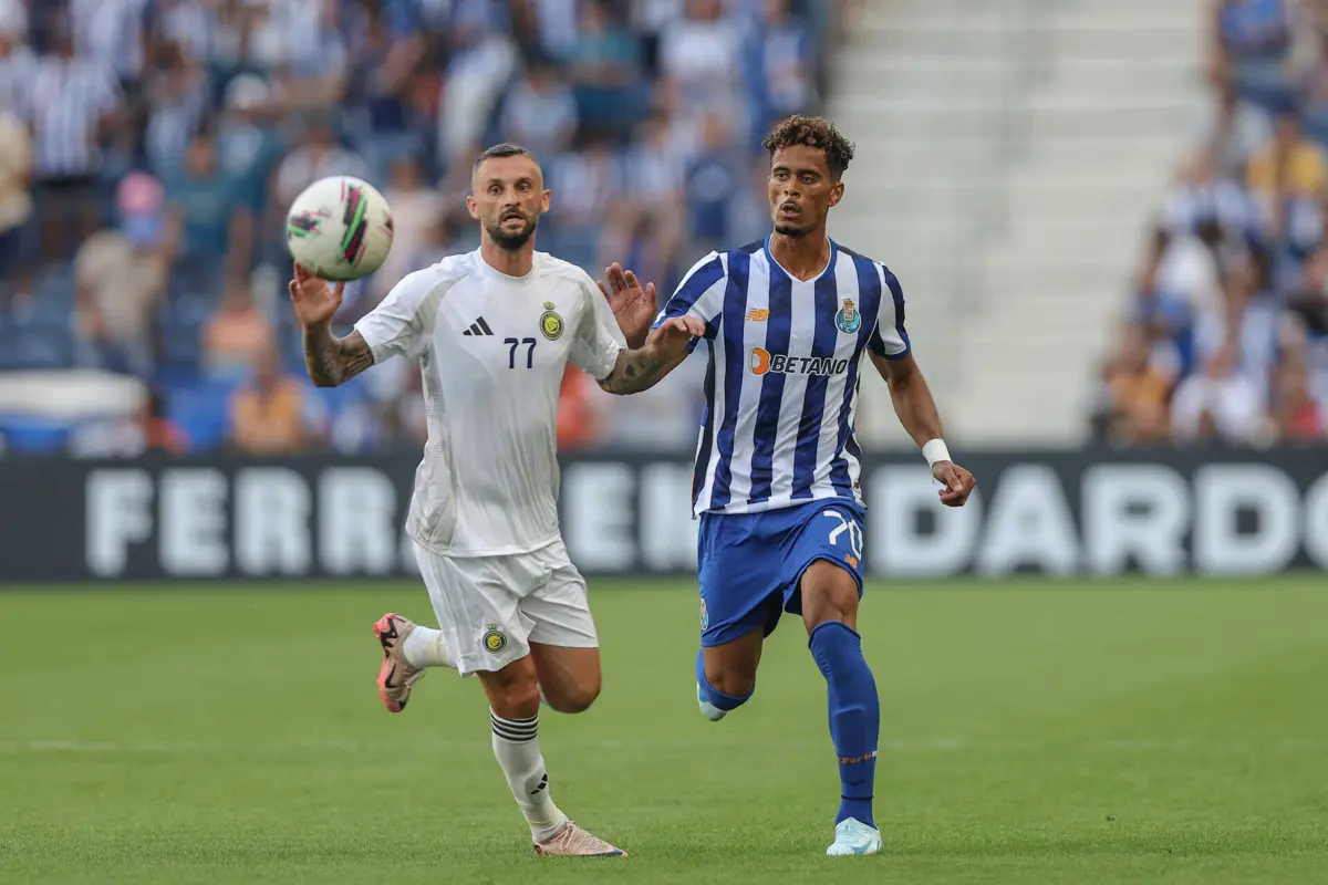 Extremo esteve em evidência na pré-época dos azuis e brancos
