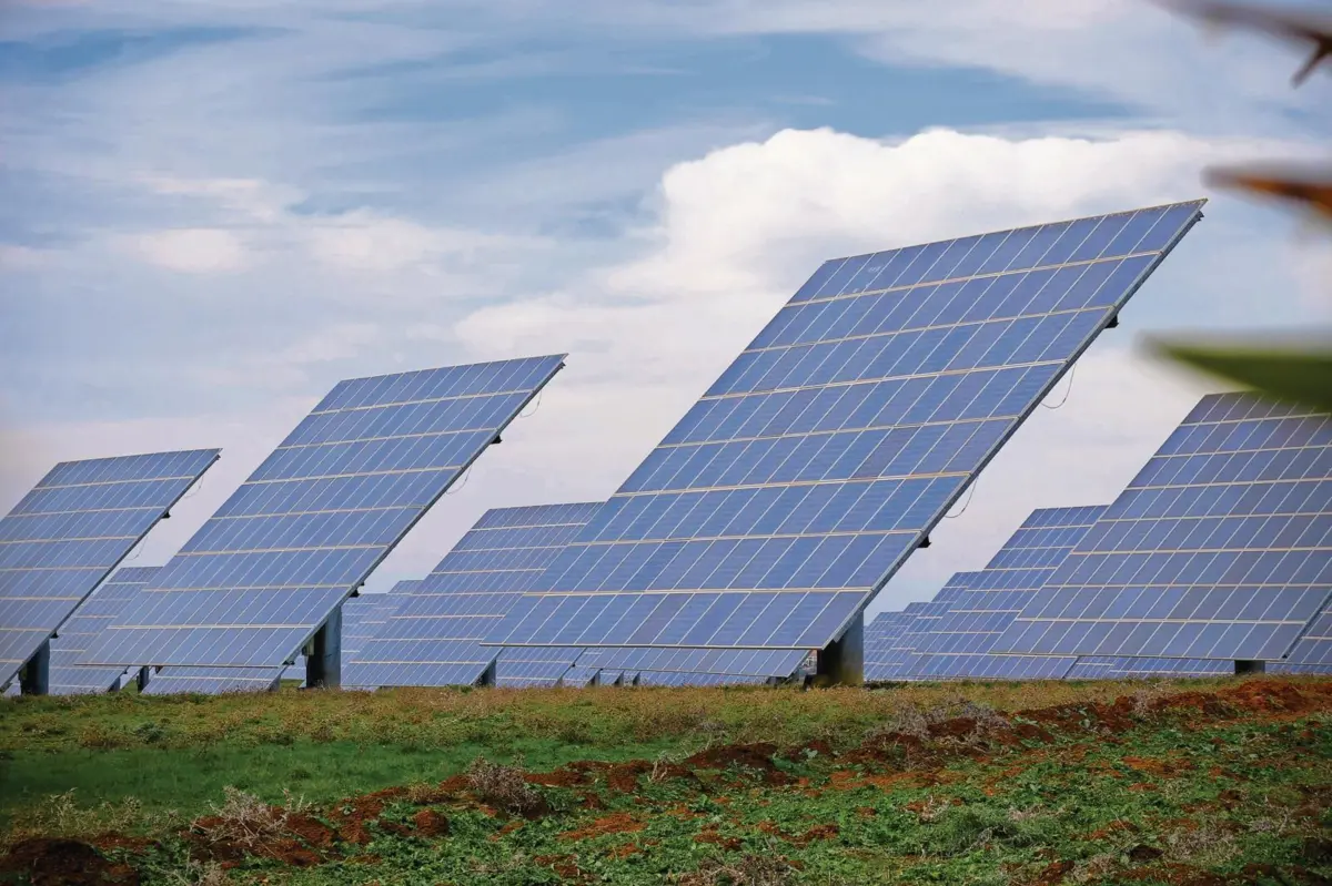 Prevê-se a instalação de 67 900 painéis